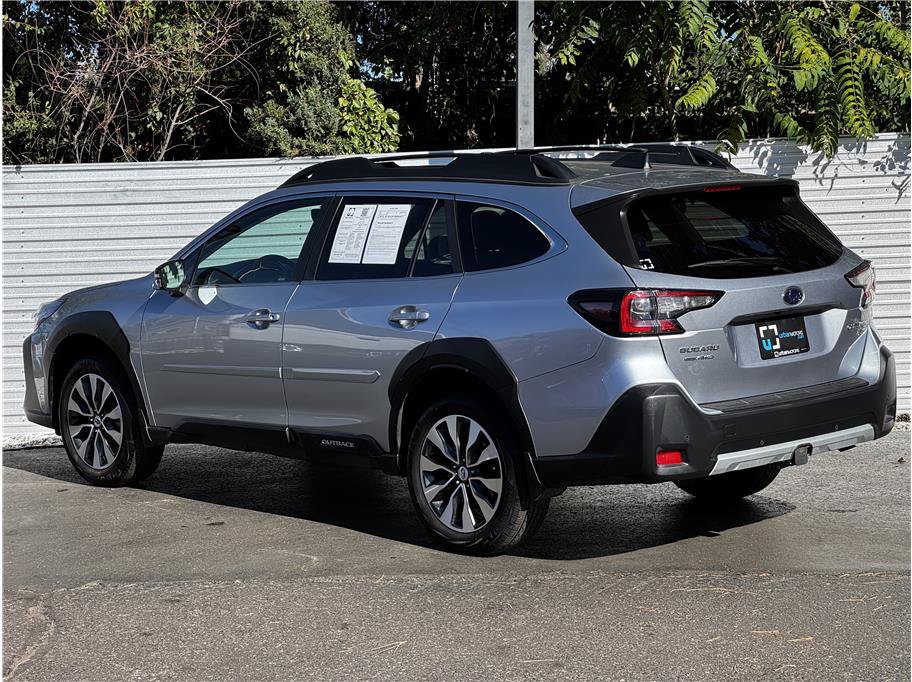 Used 2023 Subaru Outback Limited XT AWD/4WD image 3