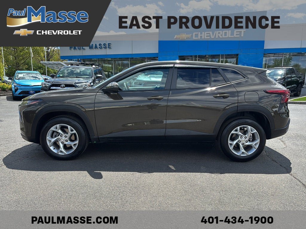 Used 2024 Chevrolet Trax LS w/ LS Convenience Package FWD image 4