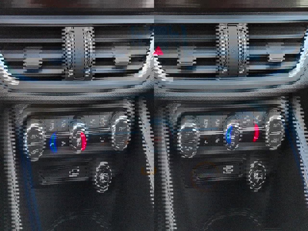 Used 2024 Alfa Romeo Giulia Ti w/ Performance Driving Package image 28