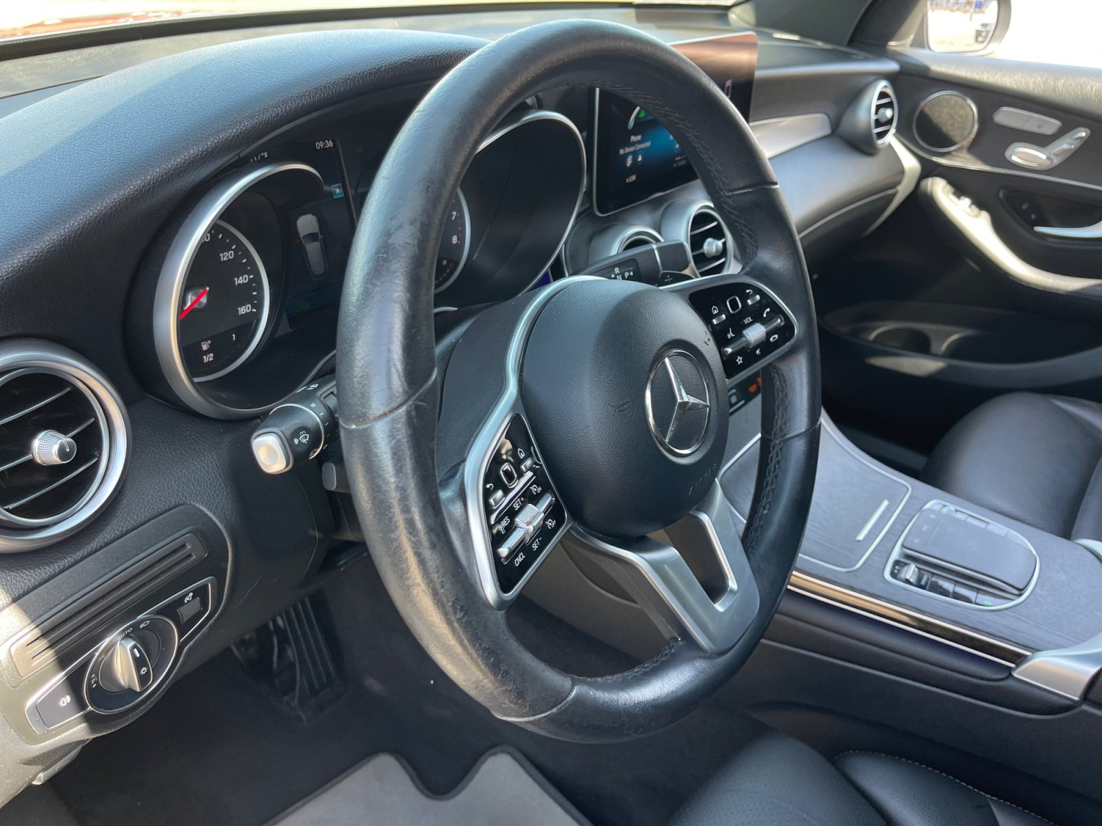 Used 2022 Mercedes-Benz GLC 300 w/ Premium Package Lite image 9