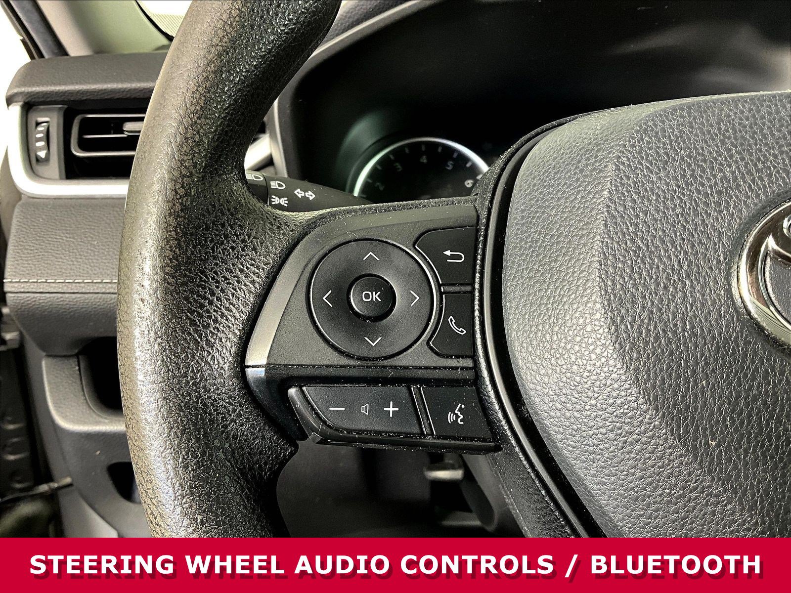Used 2019 Toyota RAV4 LE w/ Carpet Mat Package FWD image 10
