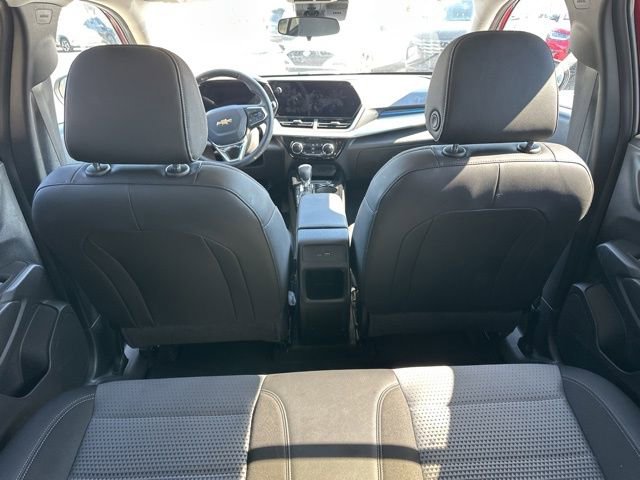 Used 2025 Chevrolet Trax LT w/ LT Convenience Package image 24