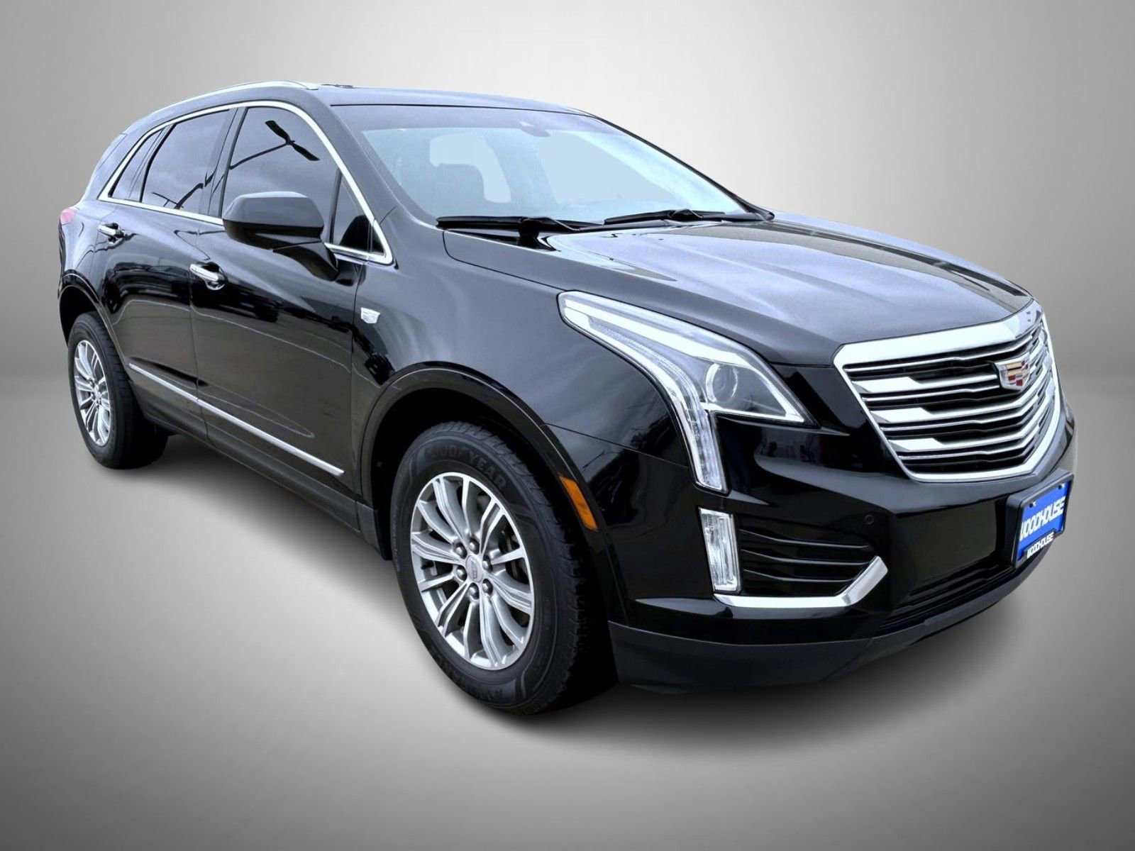 Used 2017 Cadillac XT5 Luxury w/ Driver Awareness Package image 3