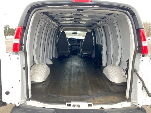 Certified 2024 GMC Savana 2500 Extended w/ Driver Convenience Package image 17