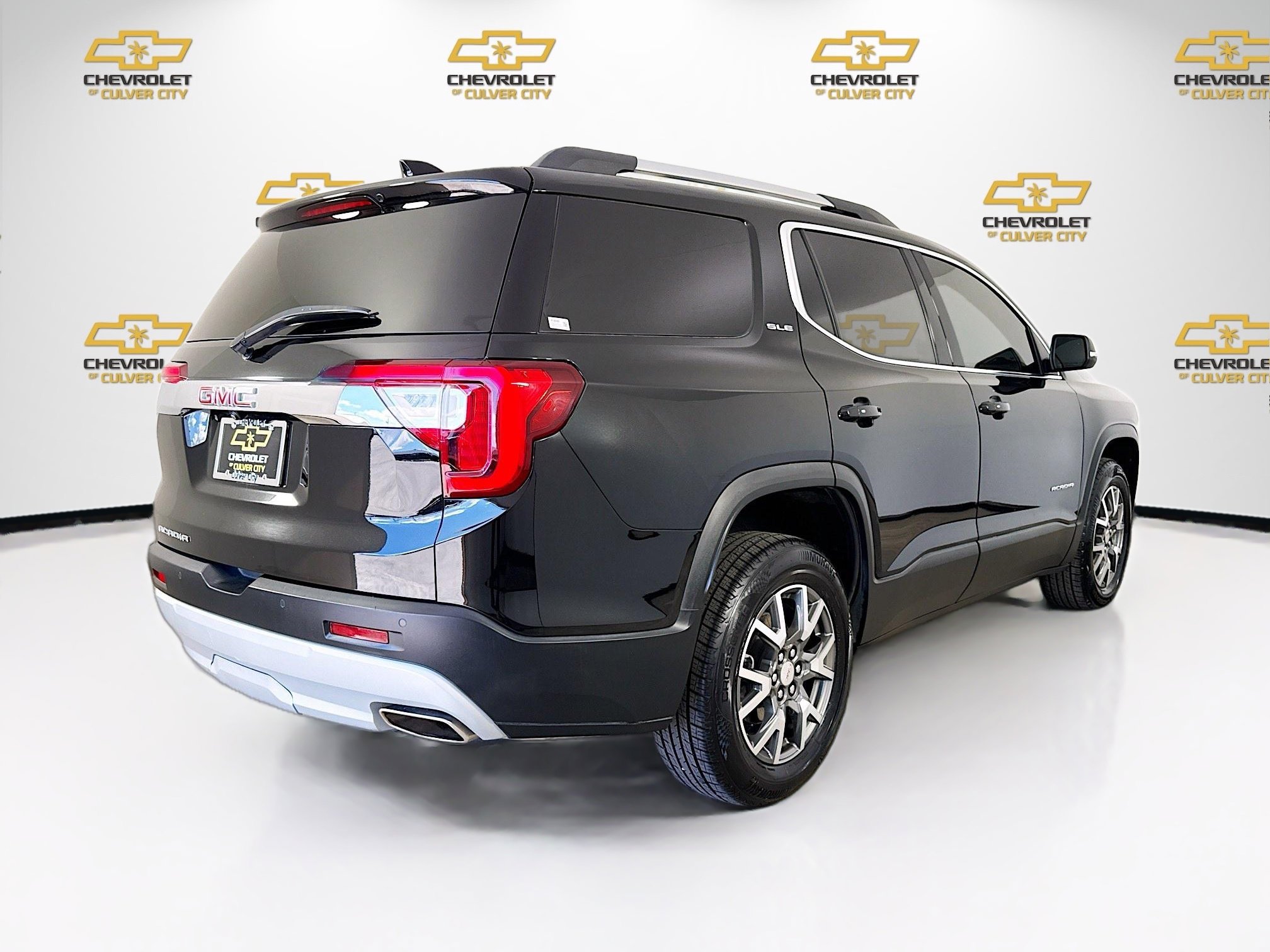 Used 2023 GMC Acadia SLE w/ Driver Convenience Package image 7