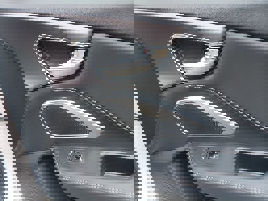 Used 2025 Acura RDX SH-AWD image 29