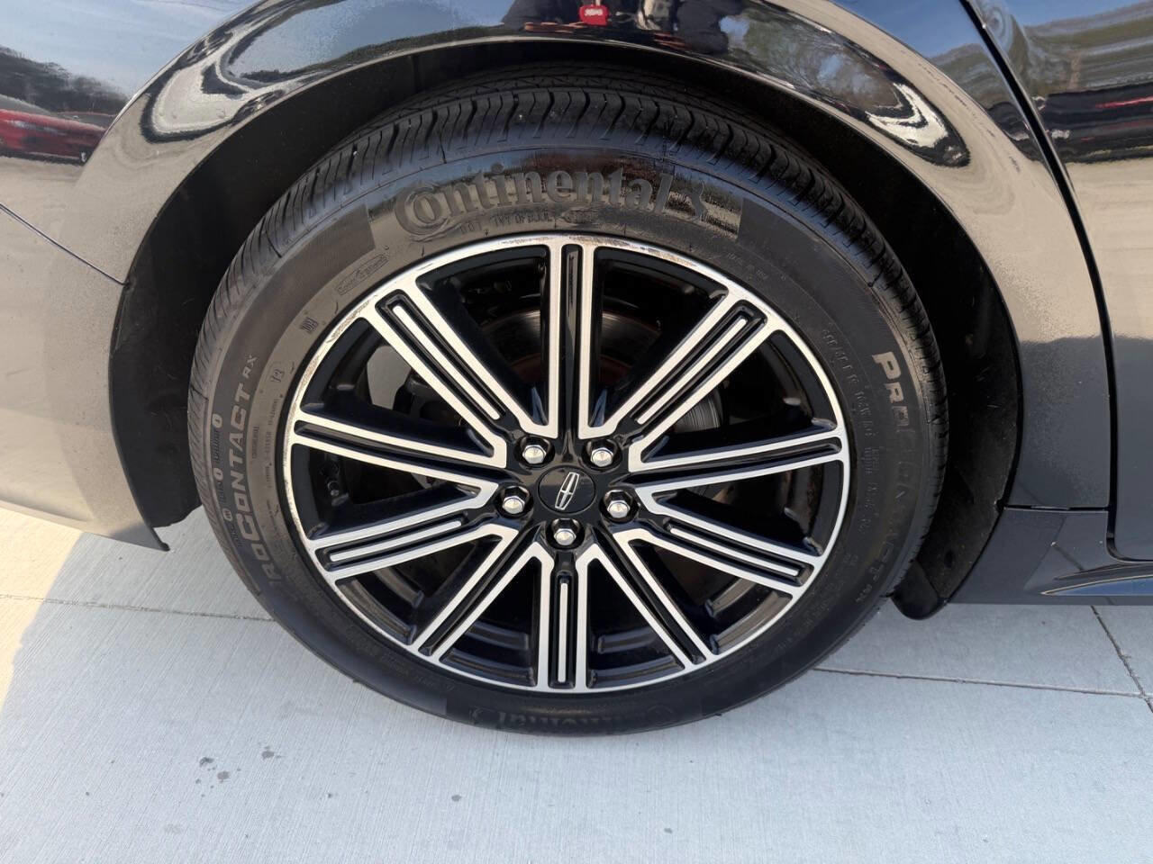 Used 2017 Lincoln Continental Reserve w/ Technology Package image 34