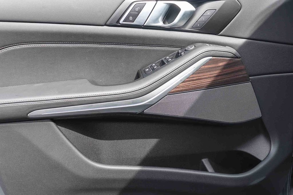 Used 2025 BMW X5 sDrive40i w/ Premium Package image 23