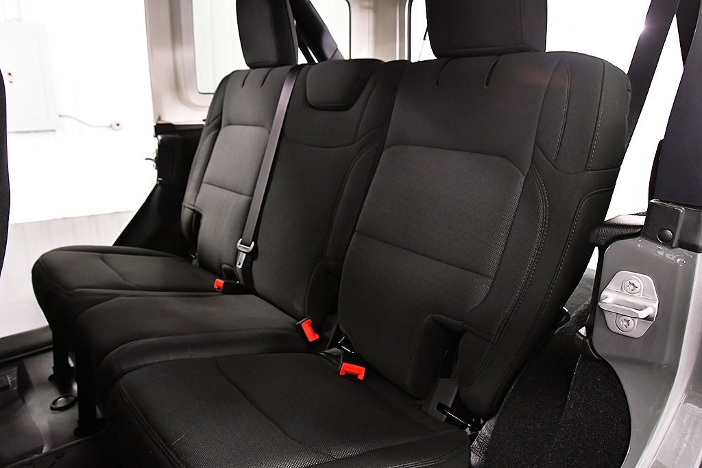 Used 2023 Jeep Wrangler Sahara image 27