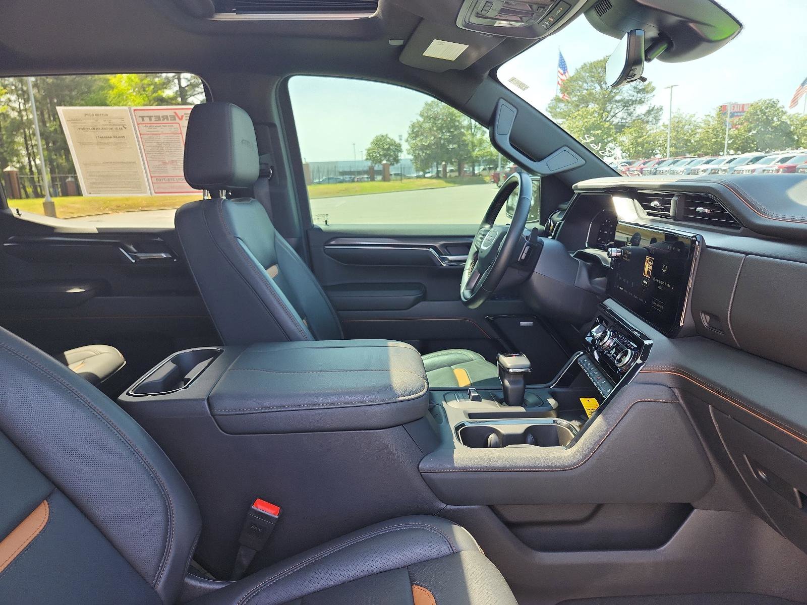 Used 2024 GMC Sierra 1500 AT4 w/ Technology Package image 9