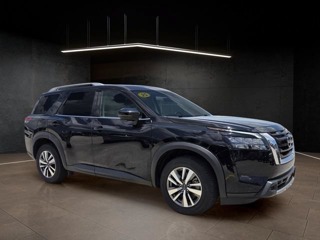 Used 2025 Nissan Pathfinder SL FWD image 1