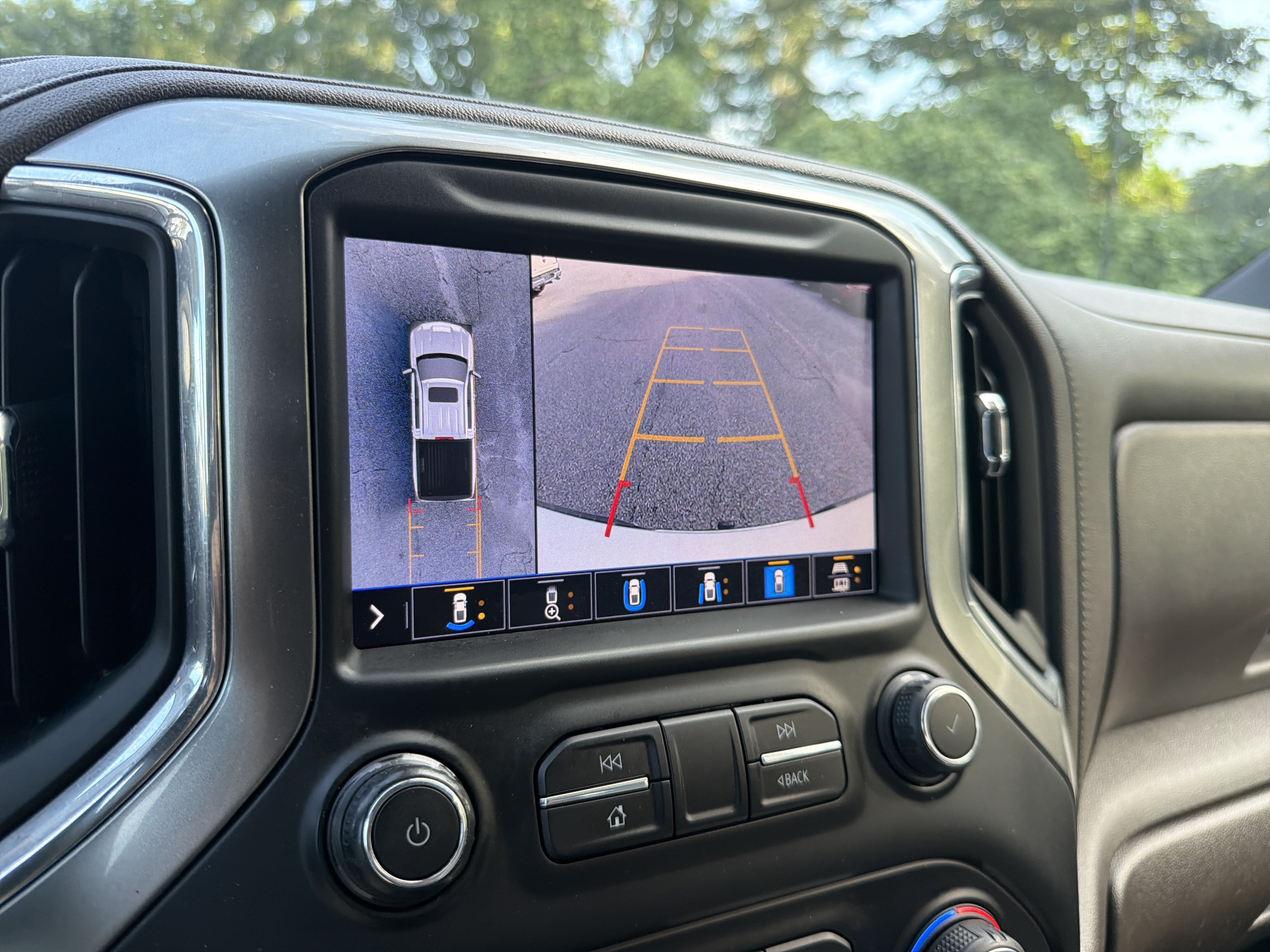 Certified 2020 Chevrolet Silverado 1500 LTZ AWD/4WD image 25