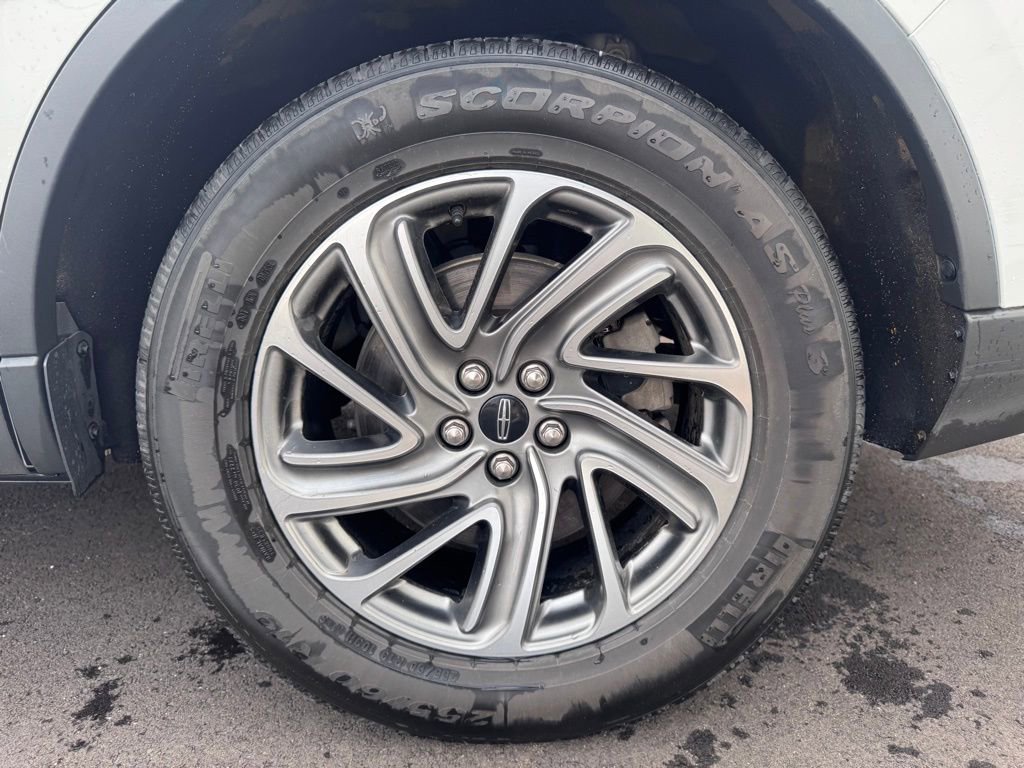 Used 2023 Lincoln Aviator AWD w/ Elements Package image 27