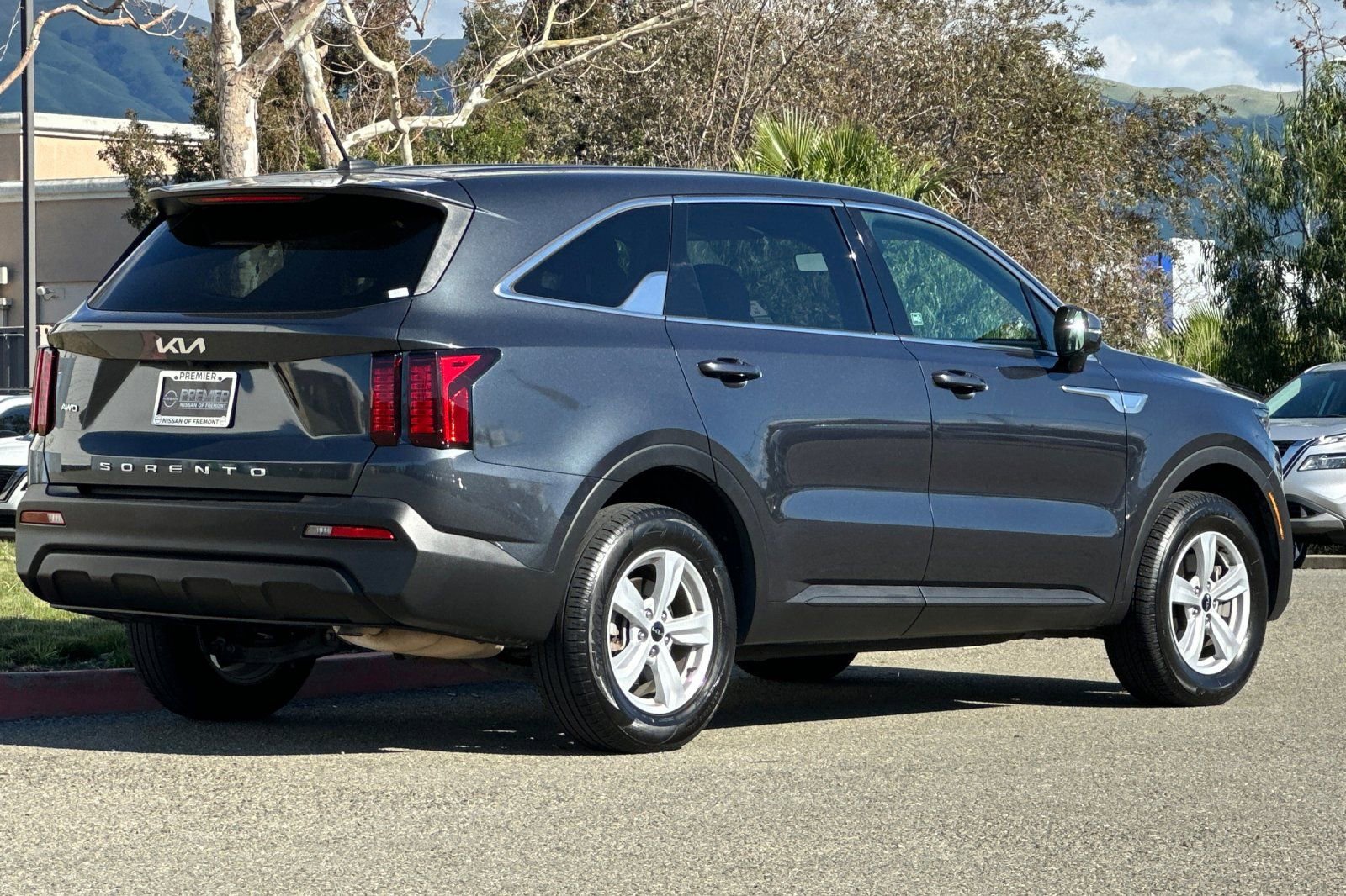 Used 2022 Kia Sorento LX image 4