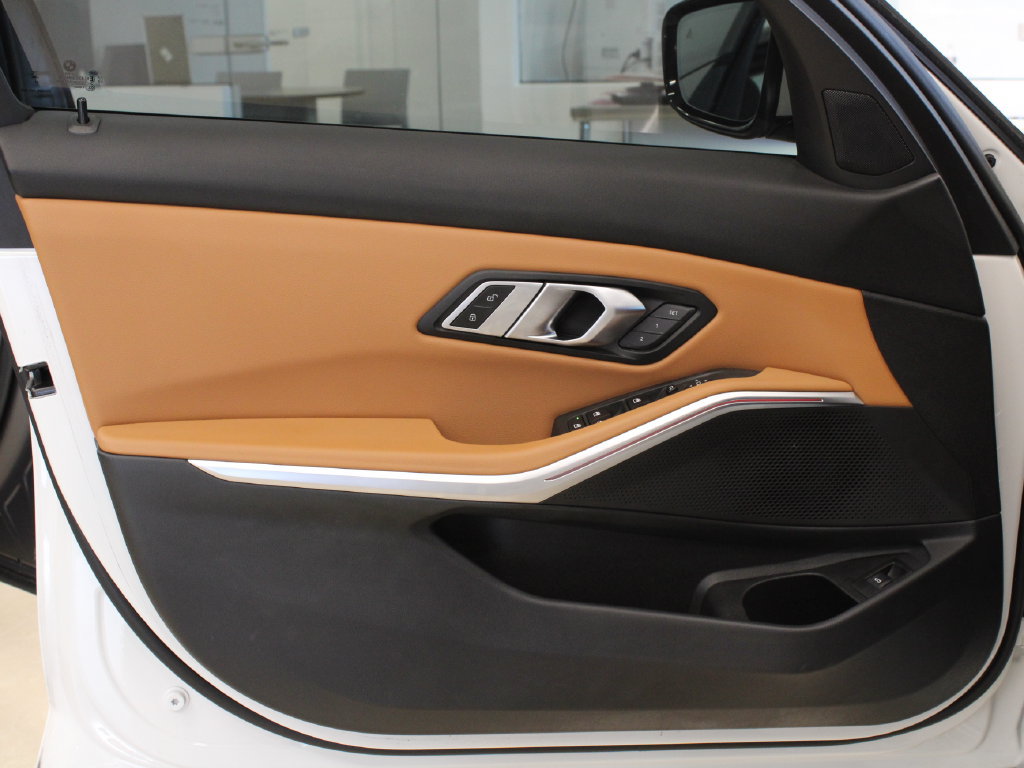 Used 2023 BMW 330i Sedan w/ Premium Package RWD image 13