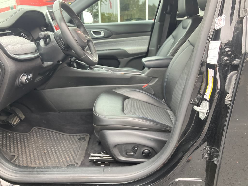 Used 2025 Jeep Compass Latitude w/ Sun & Sound Group AWD/4WD image 11
