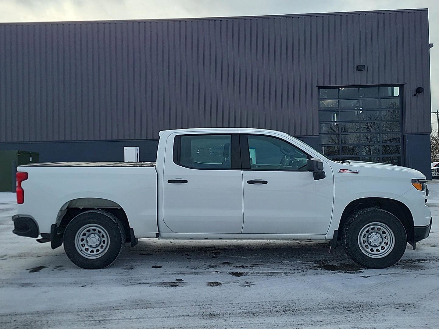 Used 2024 Chevrolet Silverado 1500 W/T w/ Z71 Off-Road Package image 2