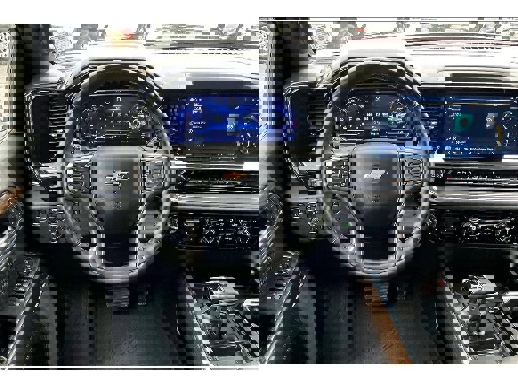 Used 2024 Chevrolet Silverado 1500 High Country w/ Technology Package image 5