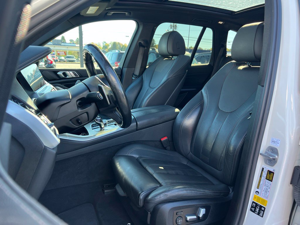 Used 2021 BMW X5 xDrive40i w/ M Sport Package AWD/4WD image 19