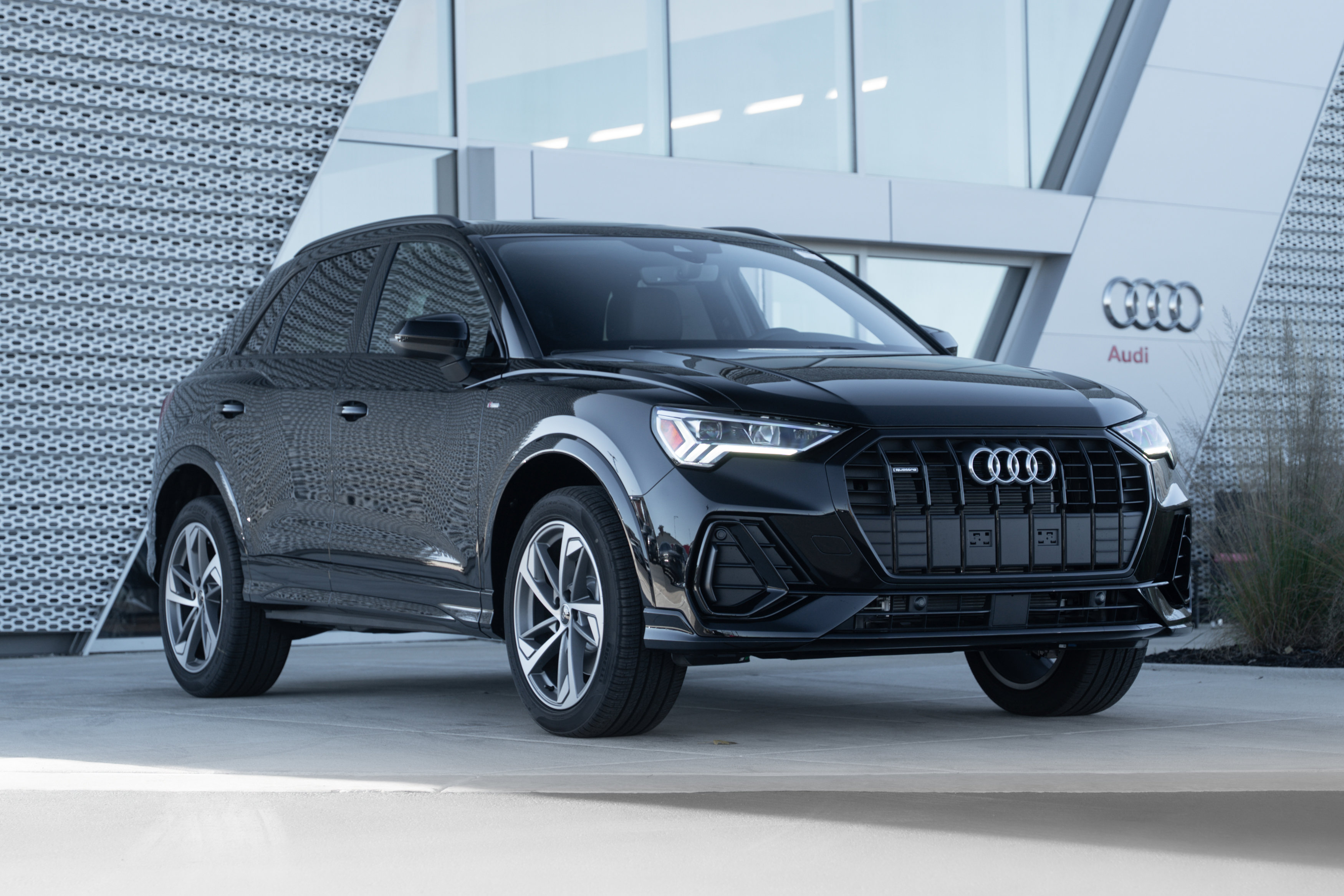 New 2025 Audi Q3 2.0T Premium