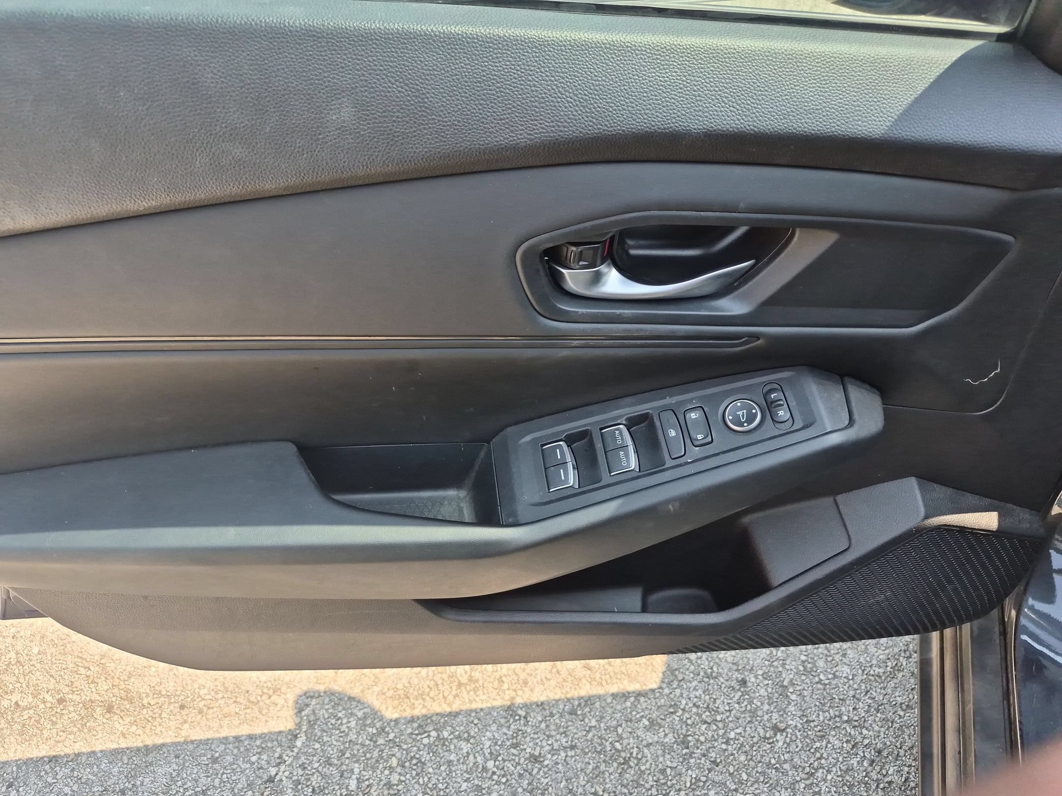 Used 2023 Honda Accord EX image 10