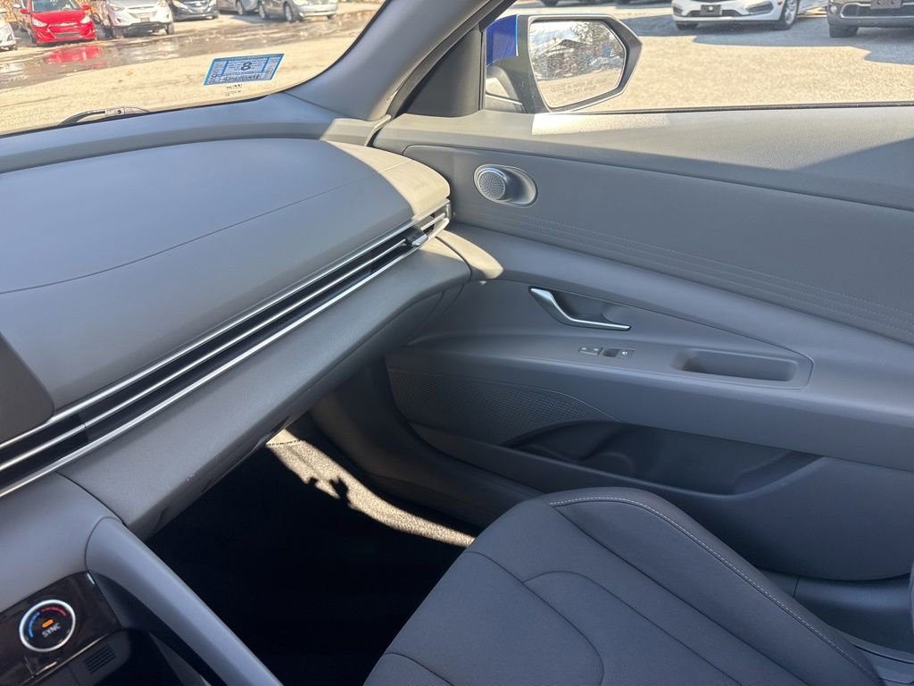 Used 2023 Hyundai Elantra SEL image 31