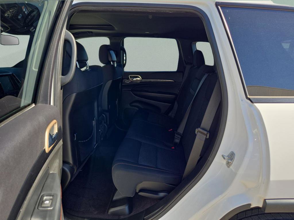 Used 2016 Jeep Grand Cherokee Laredo 75th Anniversary image 29