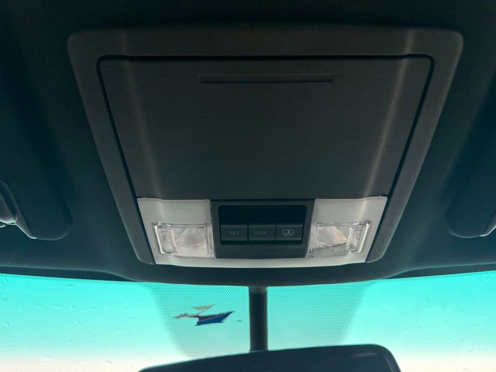 Used 2016 Ford Explorer XLT w/ Equipment Group 202A AWD/4WD image 23