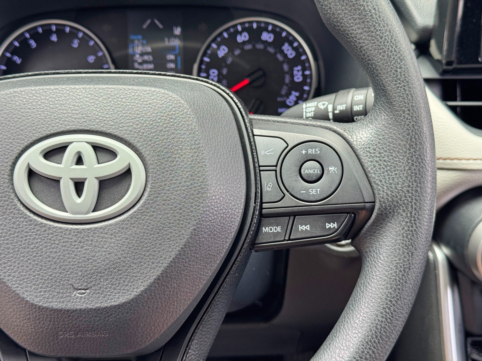 Used 2021 Toyota RAV4 XLE AWD/4WD image 20