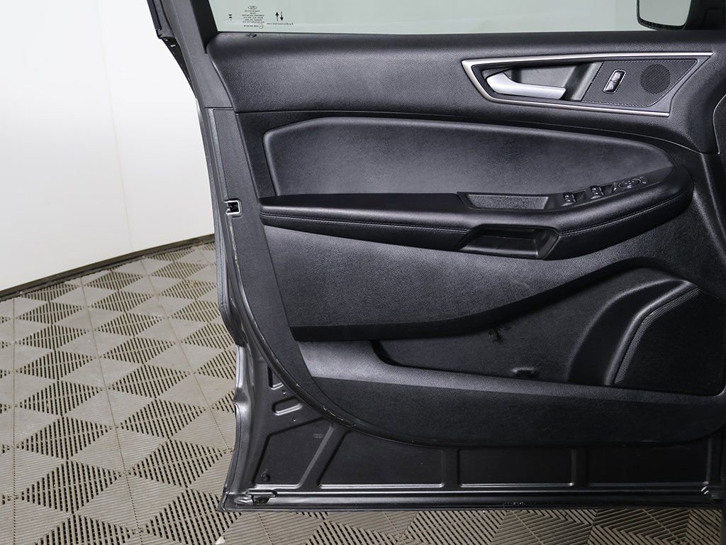 Used 2022 Ford Edge SEL w/ Convenience Package image 18