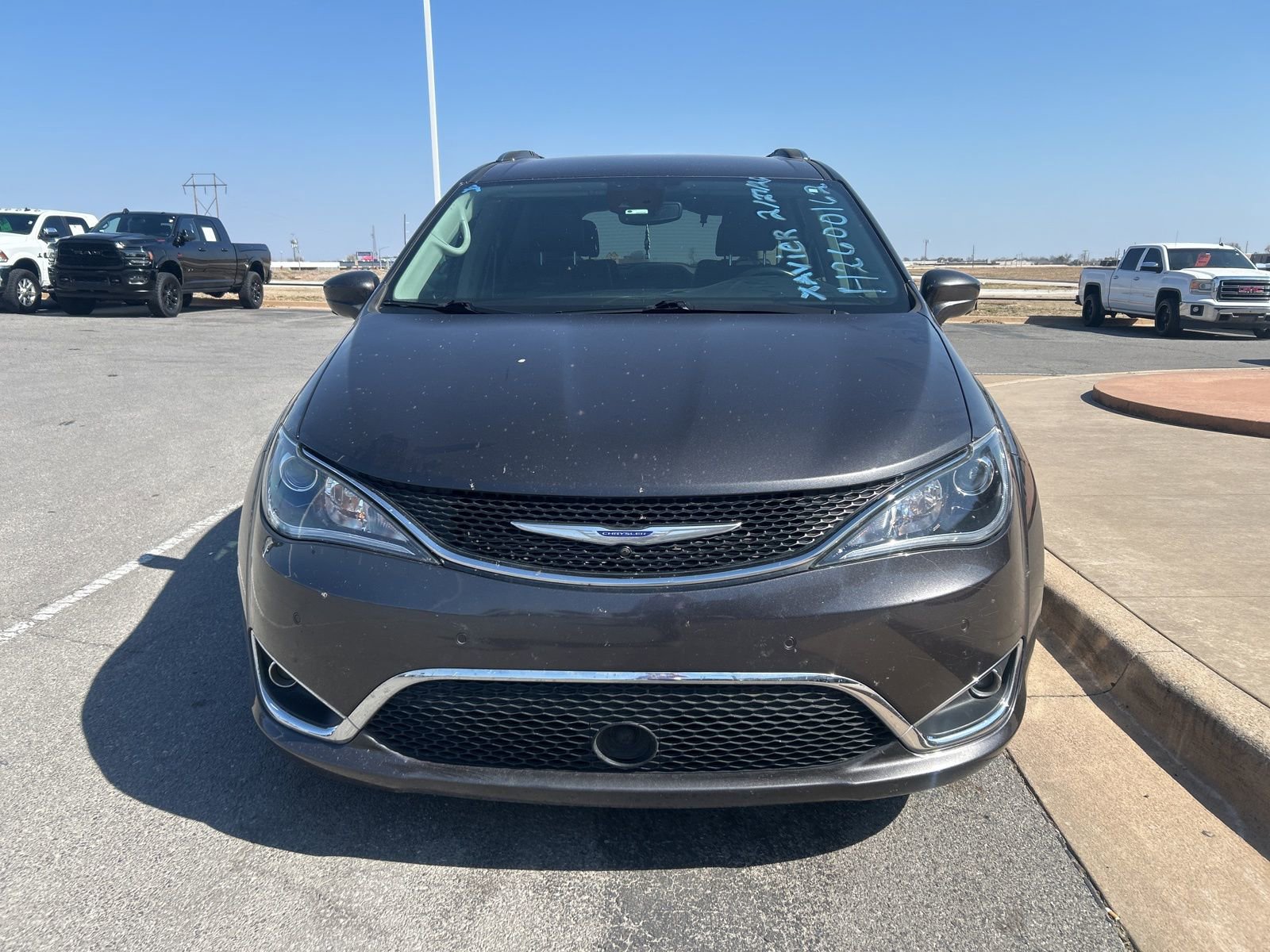 Used 2020 Chrysler Pacifica Touring-L Plus image 2