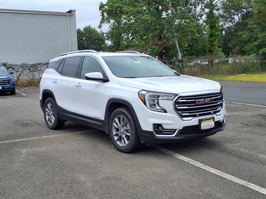 Certified 2022 GMC Terrain SLT w/ Infotainment Package II image 1