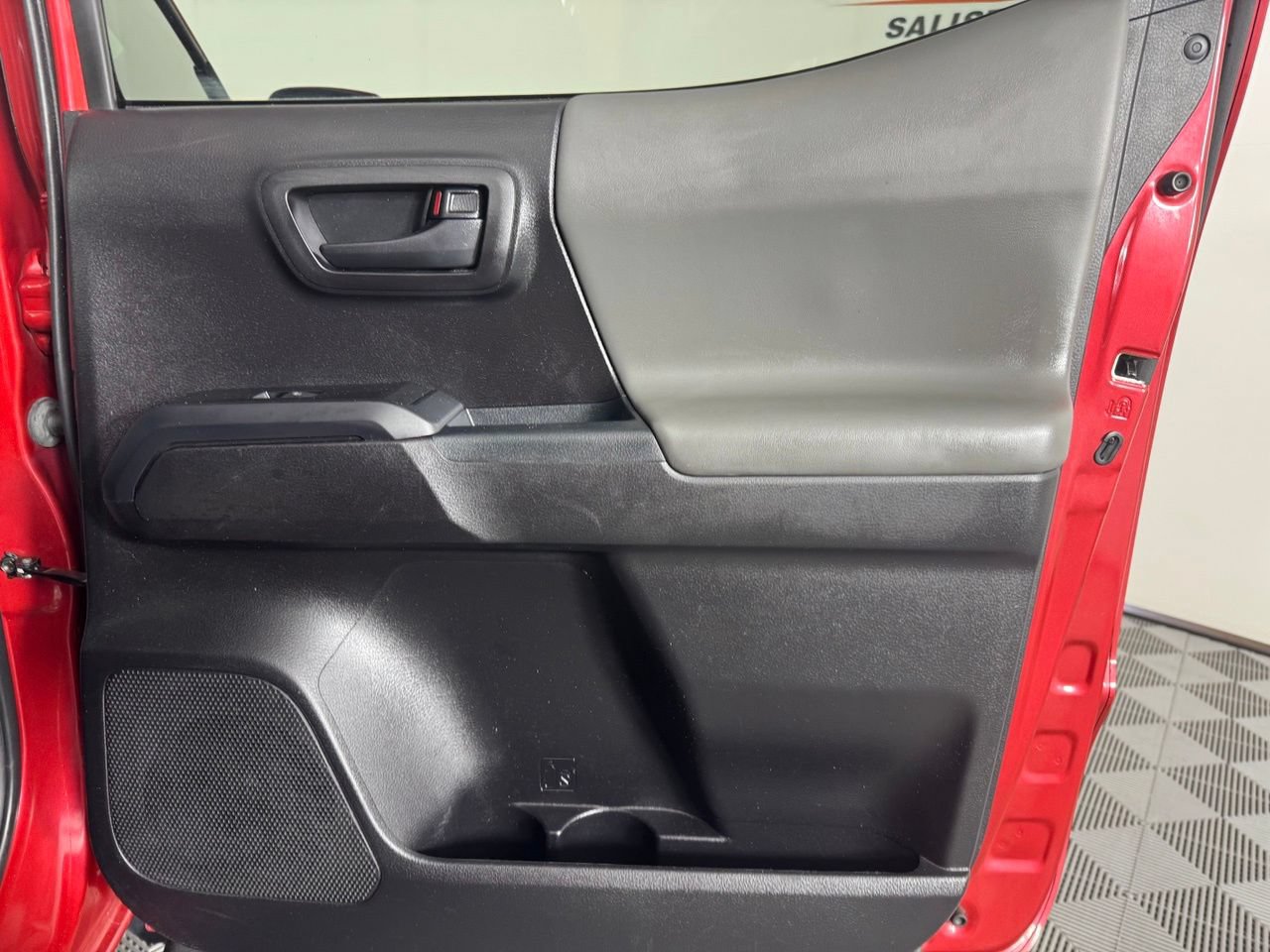 Used 2020 Toyota Tacoma SR w/ SR Convenience Package RWD image 29