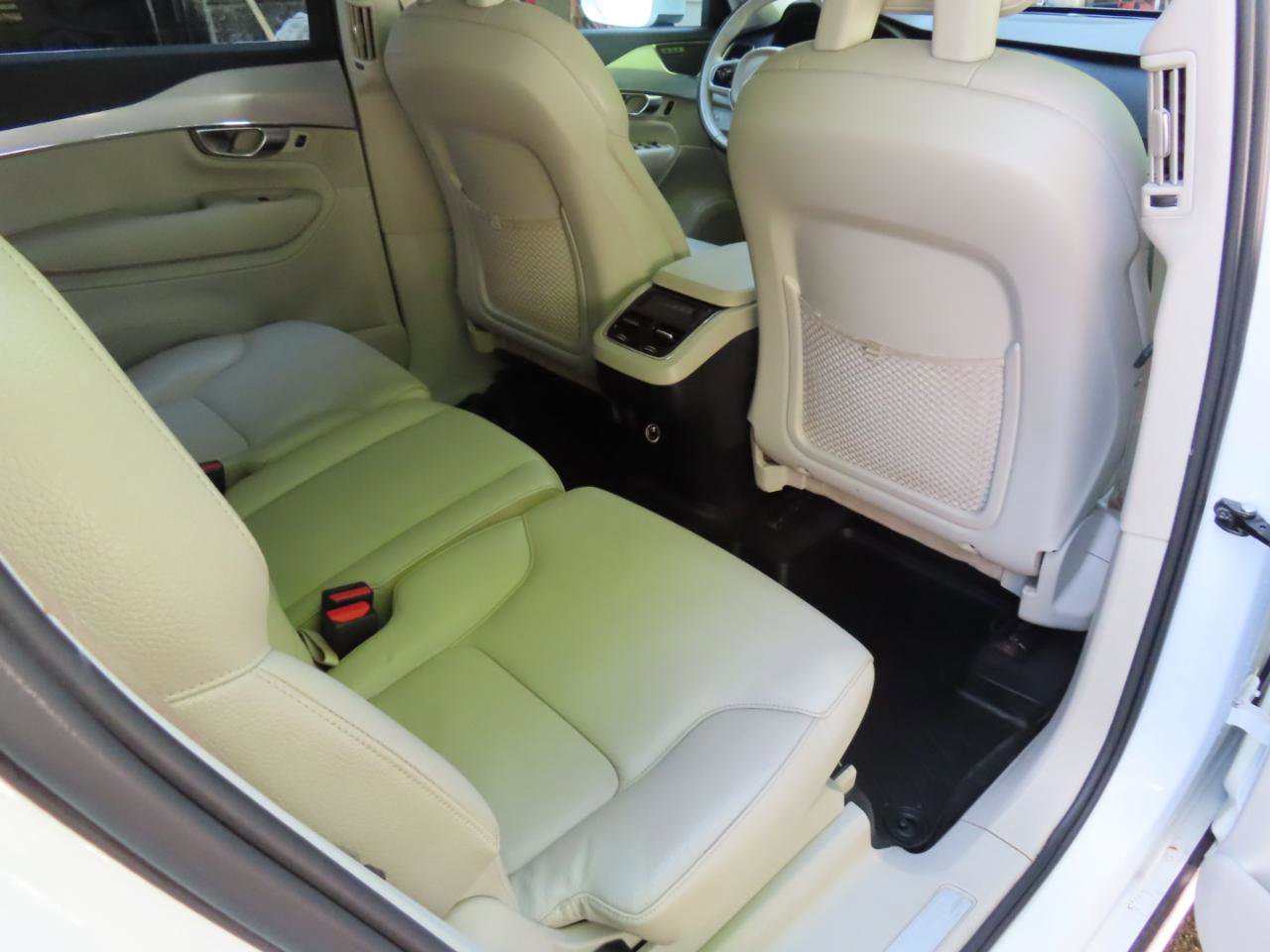 Used 2018 Volvo XC90 T6 Momentum w/ Convenience Package AWD/4WD image 17