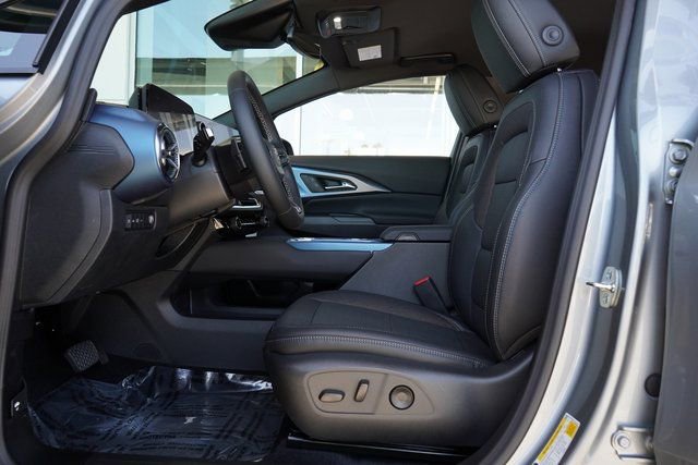 New 2025 Chevrolet Equinox EV LT image 21