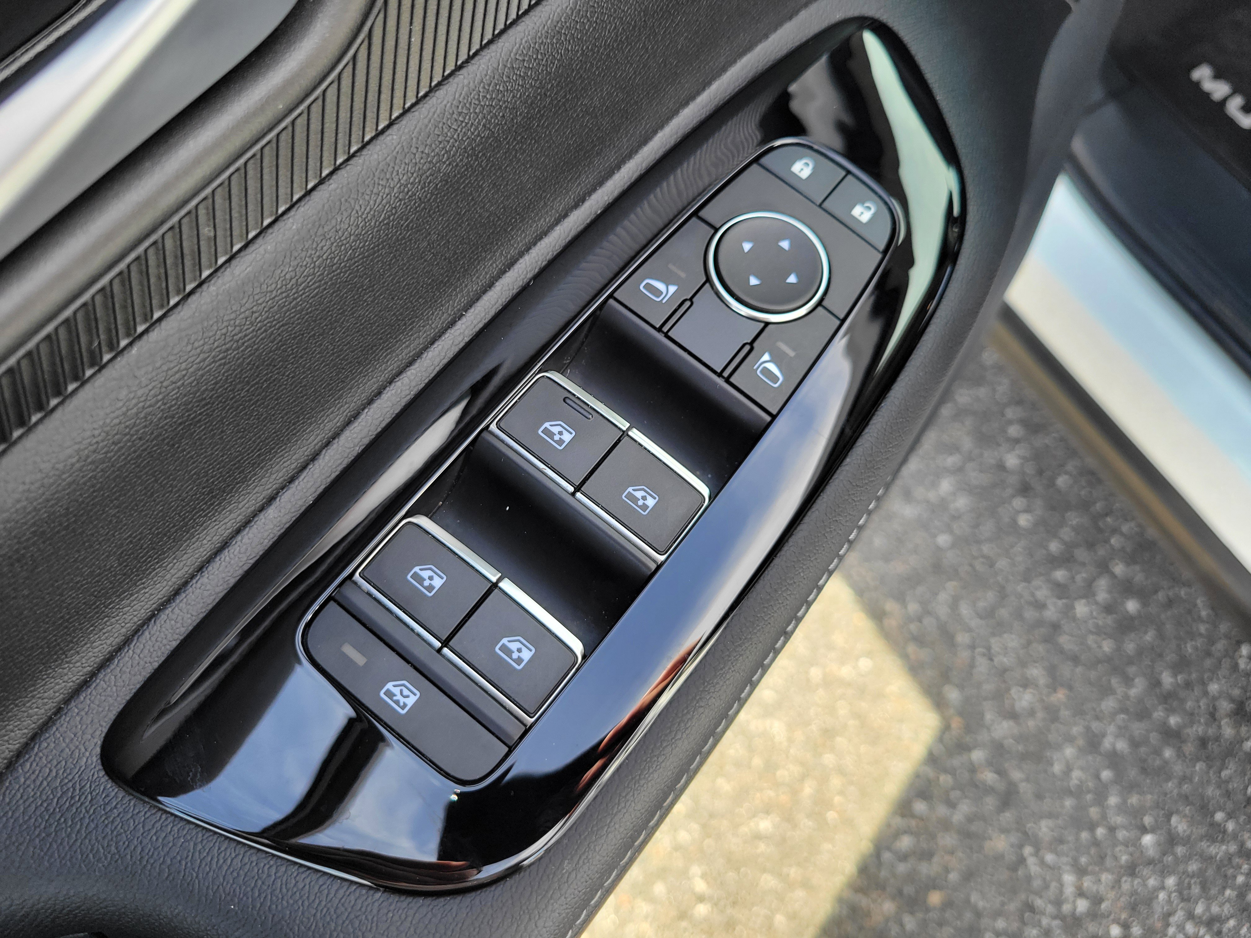 Certified 2025 Nissan Murano SV image 10