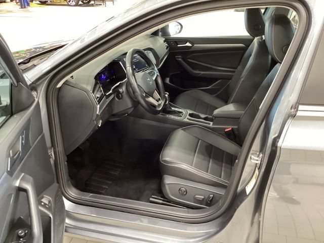 Certified 2023 Volkswagen Jetta SE w/ Panoramic Sunroof Package FWD image 11