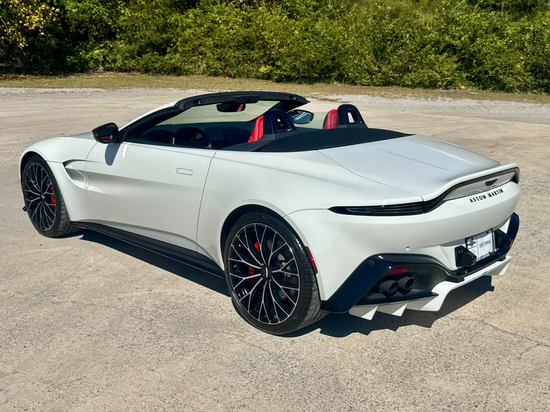 Used 2023 Aston Martin V8 Vantage Roadster RWD image 3