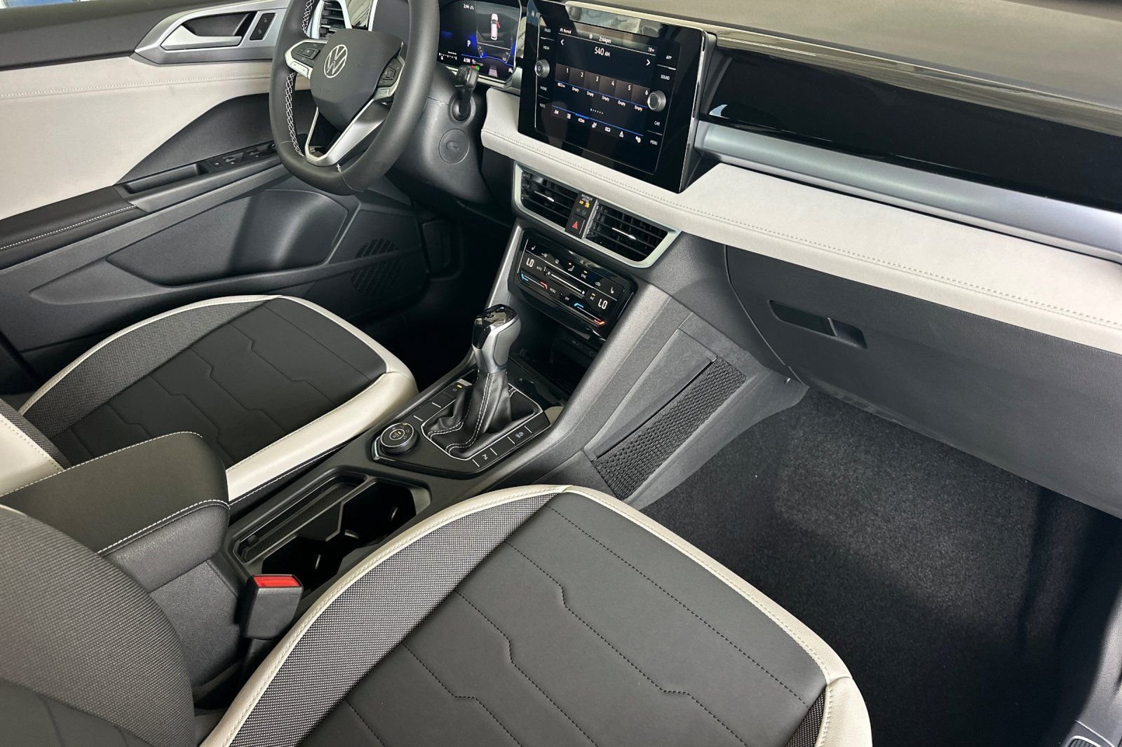 New 2026 Volkswagen Taos SE AWD/4WD image 16