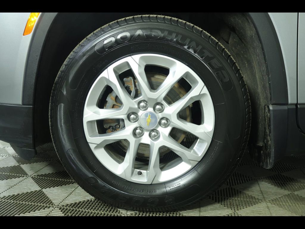 Used 2023 Chevrolet Traverse LS image 8