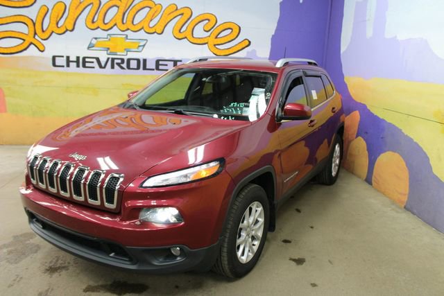 Used 2017 Jeep Cherokee Latitude w/ Cold Weather Group AWD/4WD image 4