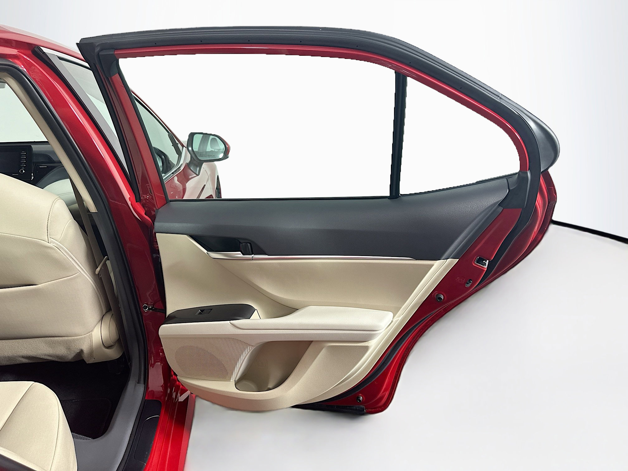 Used 2023 Toyota Camry LE image 28