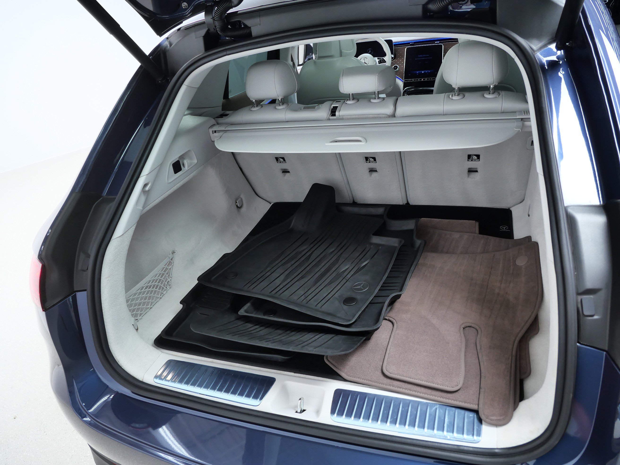 Certified 2023 Mercedes-Benz EQE 350+ 4MATIC SUV w/ Exclusive Trim Package image 7