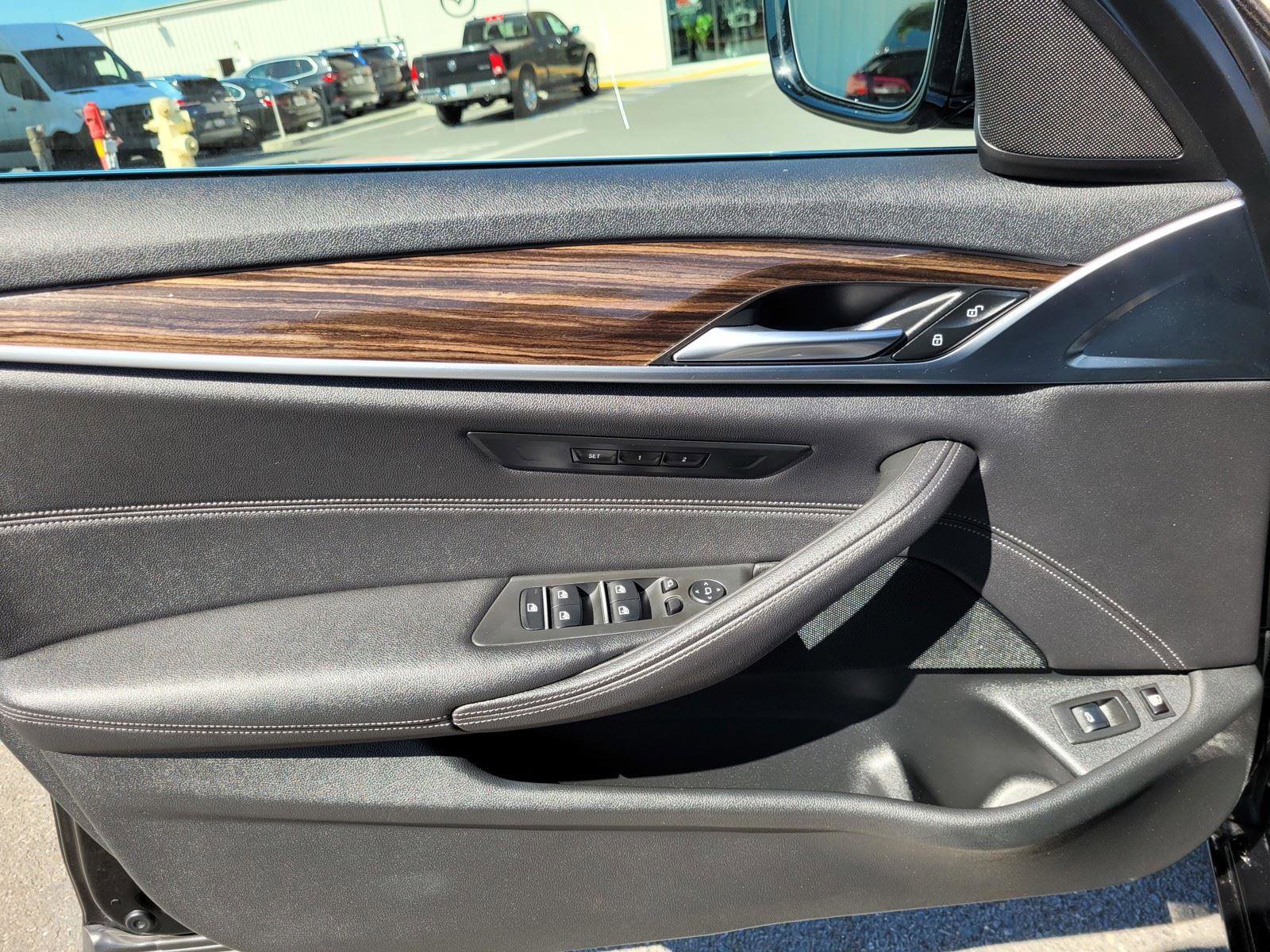 Used 2021 BMW 530e w/ Parking Assistance Package RWD image 23