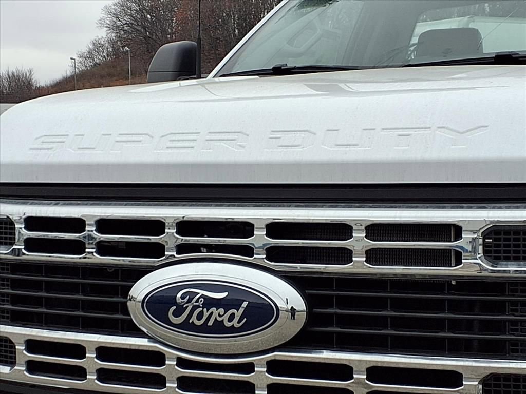 New 2026 Ford F550 2WD Regular Cab Super Duty image 30