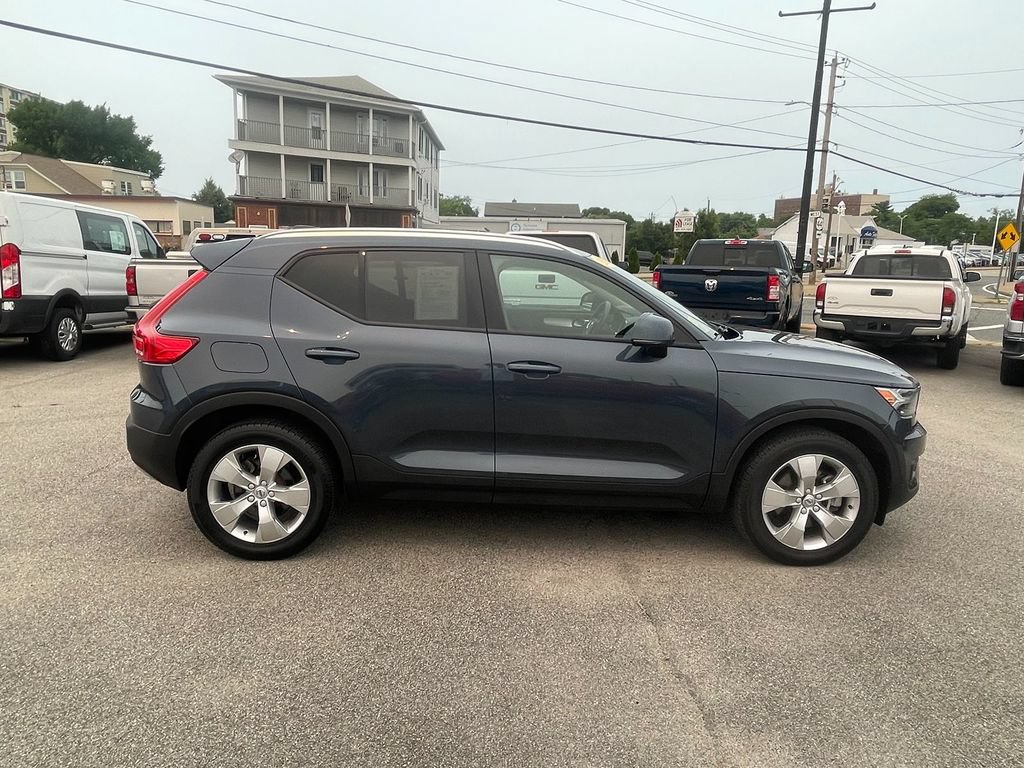Used 2022 Volvo XC40 T5 Momentum AWD/4WD image 4