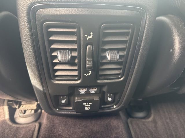 Used 2018 Jeep Grand Cherokee Limited image 25