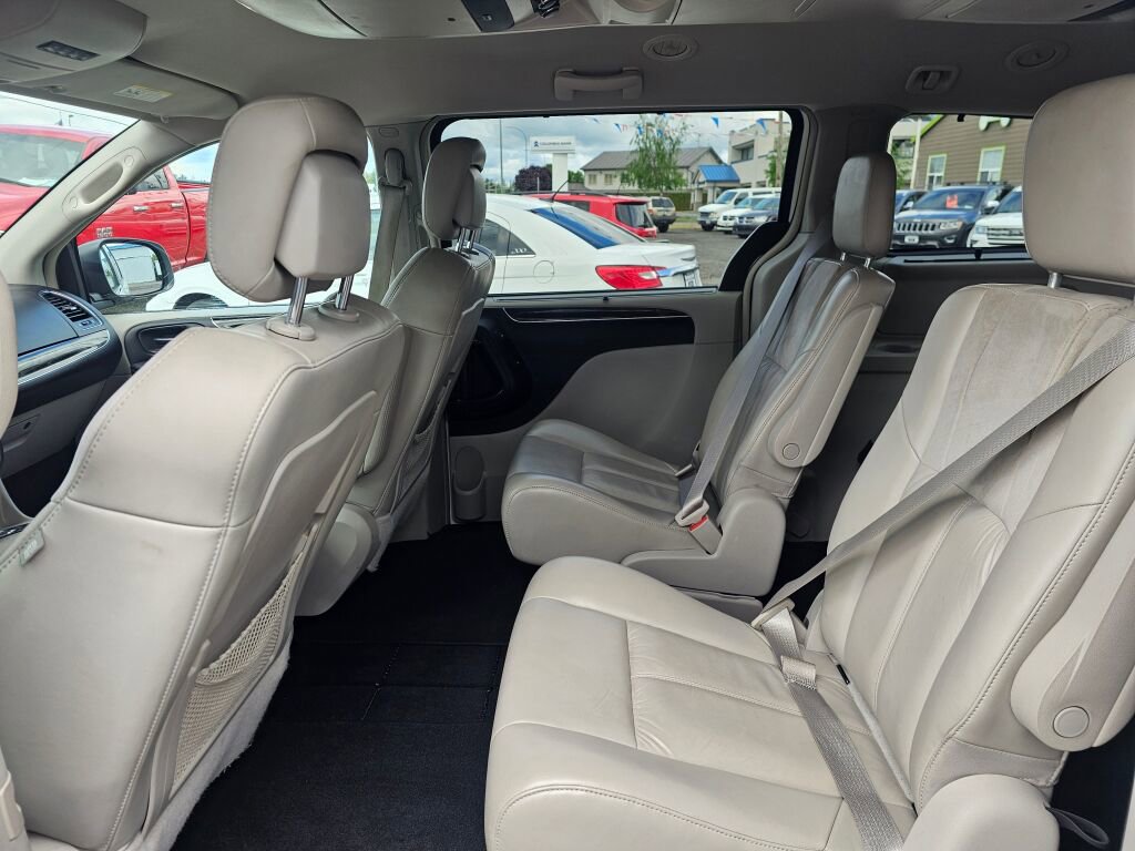 Used 2011 Chrysler Town & Country Limited FWD image 19