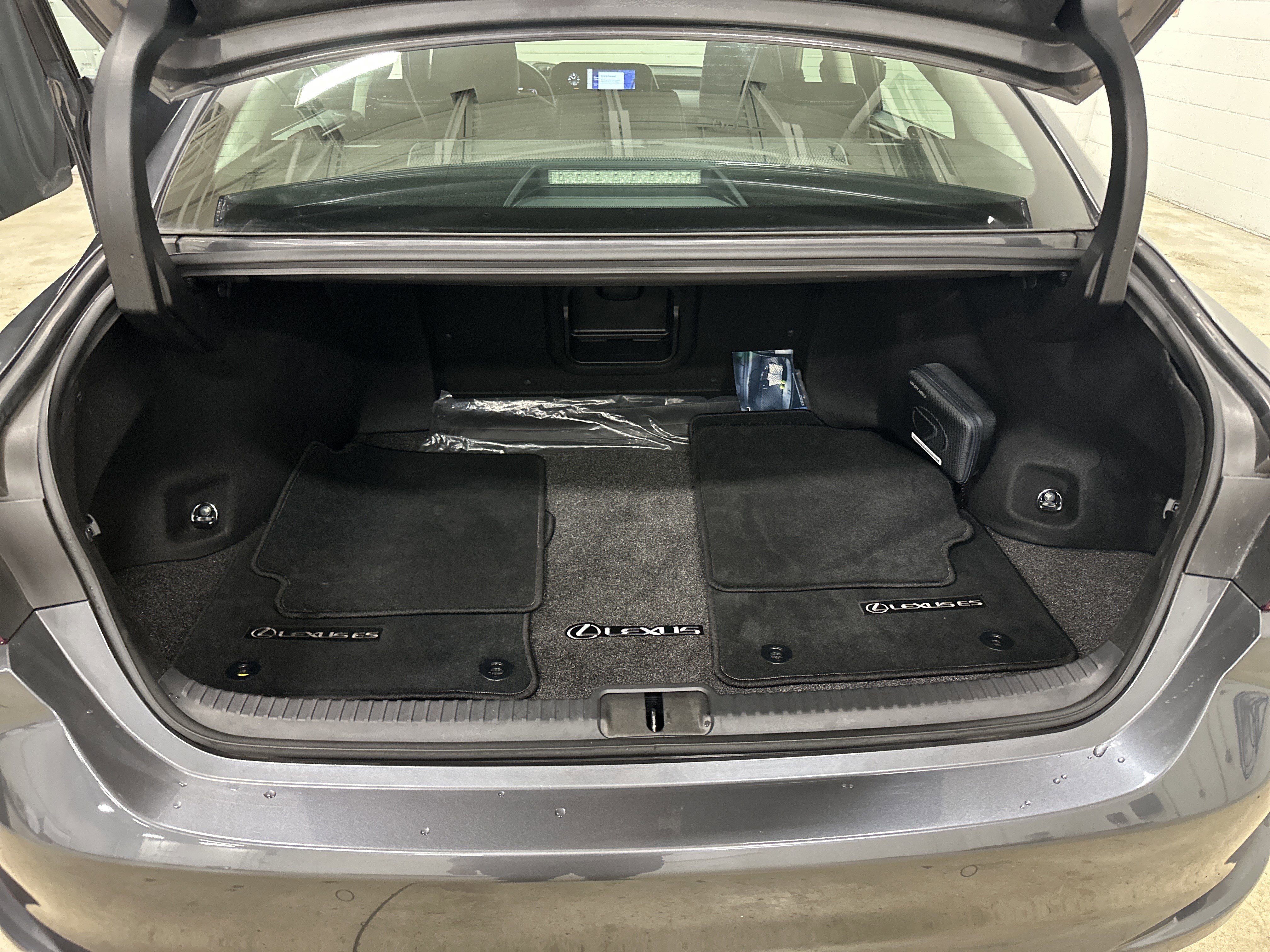 Certified 2023 Lexus ES 350 w/ Premium Package image 32