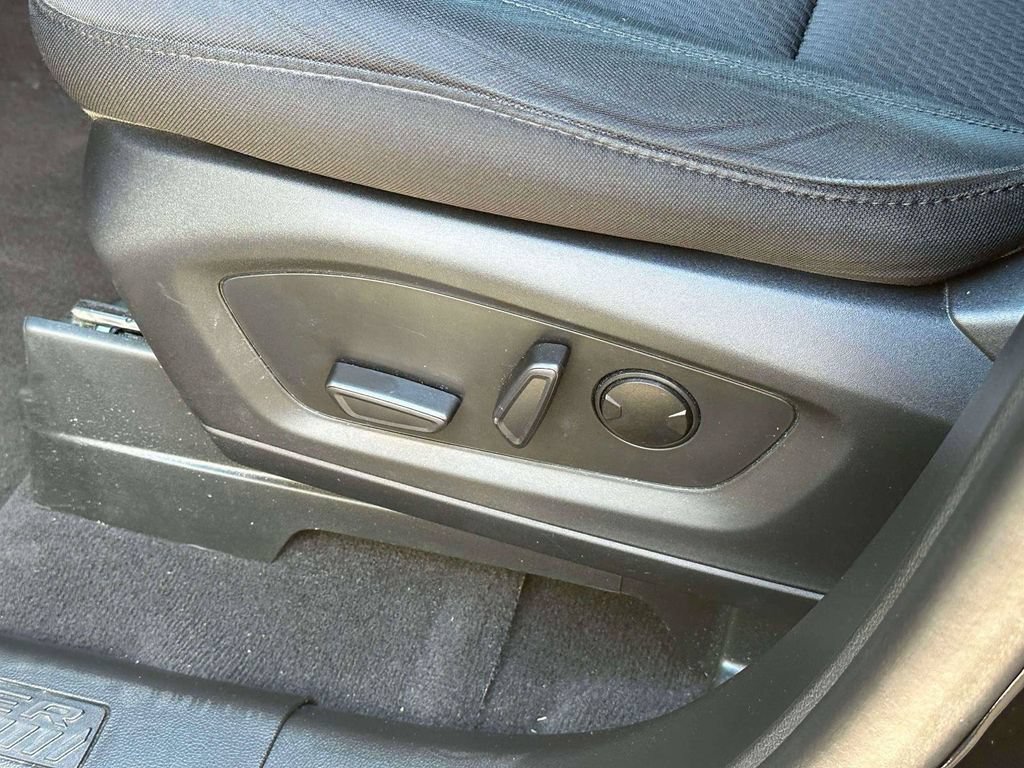 Used 2023 Ford Explorer XLT AWD/4WD image 20